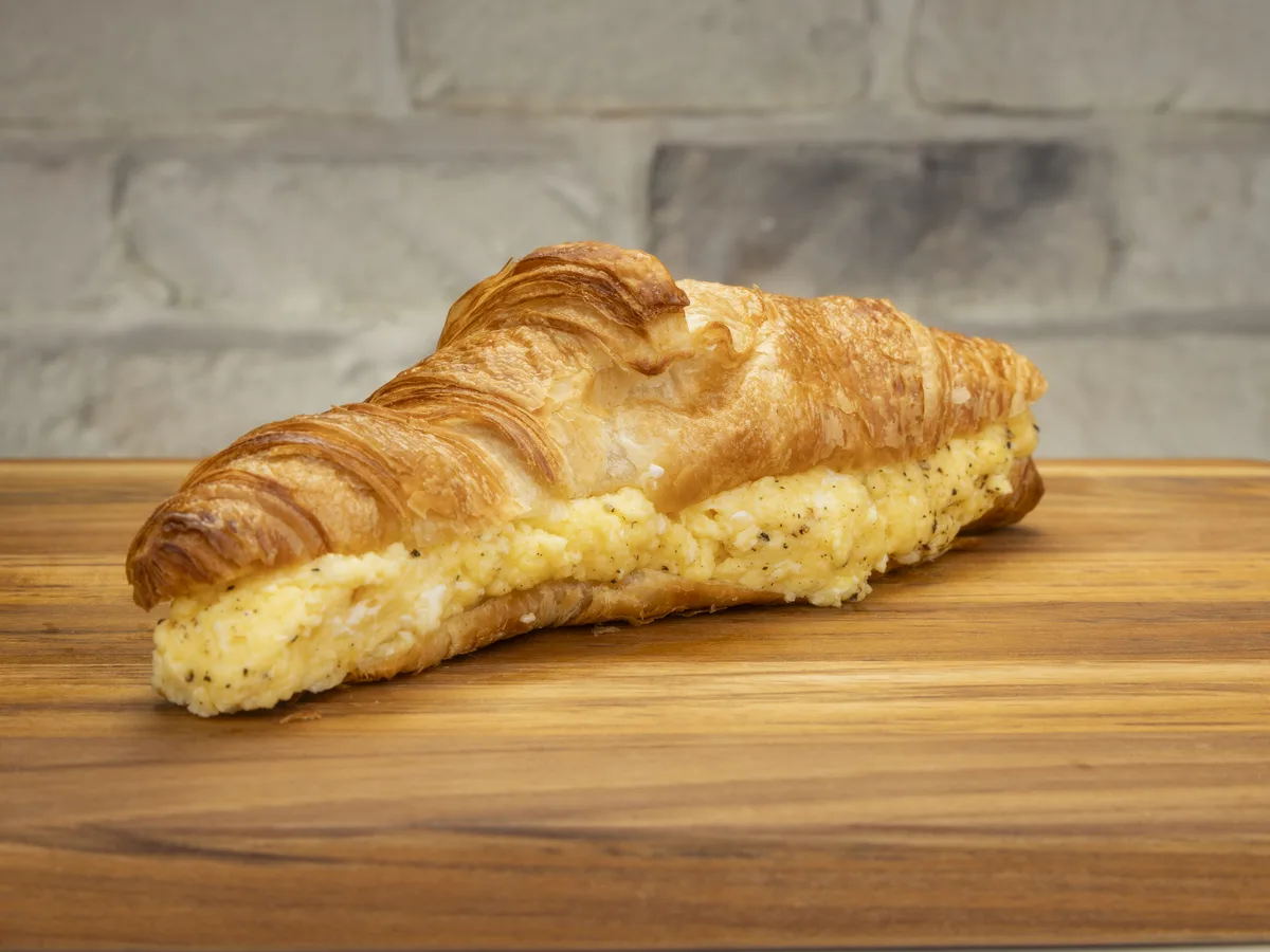 Le Breakfast Sandwich, on a croissant